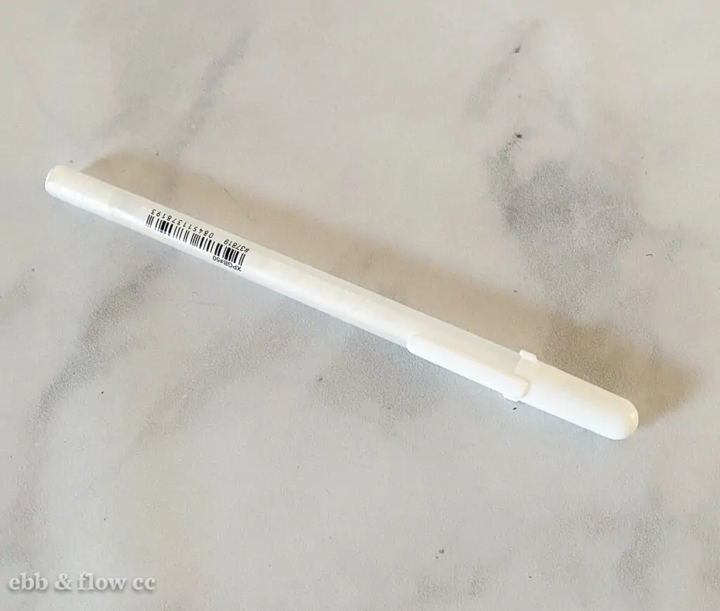 white jelly roll pen